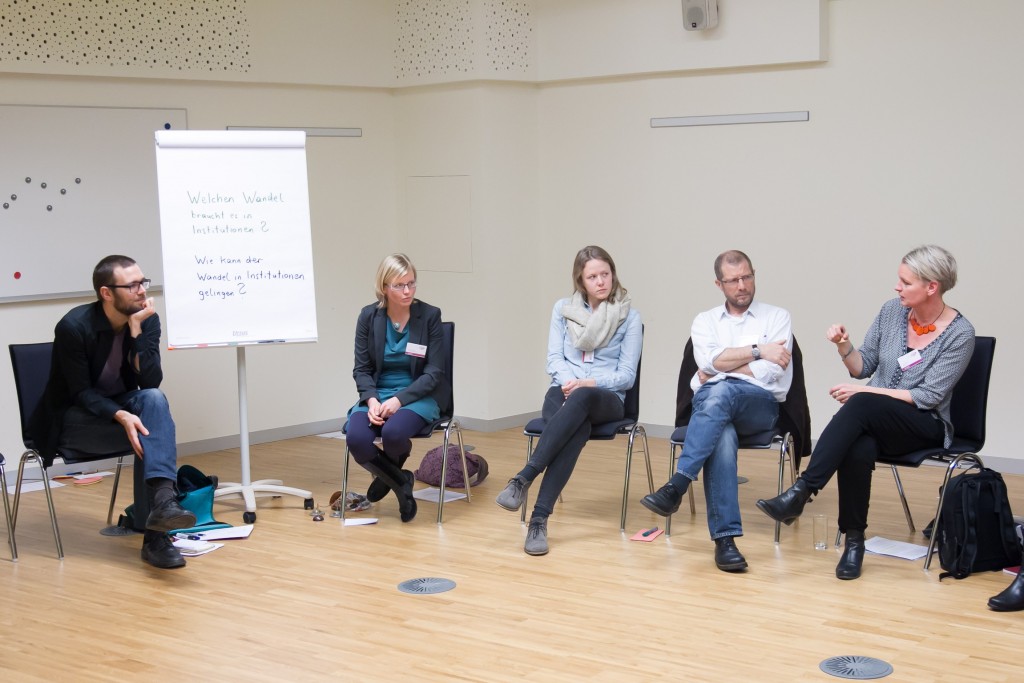 WiW Workshop Wandel in Institutionen TeilnehmerInnen im Sesselkreis